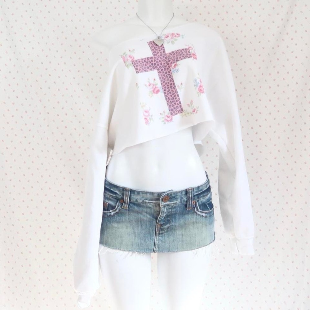 Y2K Off-Shoulder Cropped Sweatshirt – Leopard Print Cross & Pink Roses